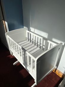 Obaby Gliding wooden Crib
