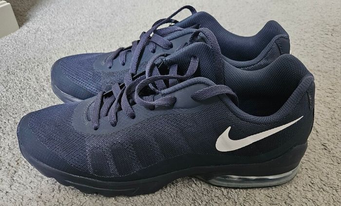 Nike  Air Max Invigor Mens Trainers Size 9UK