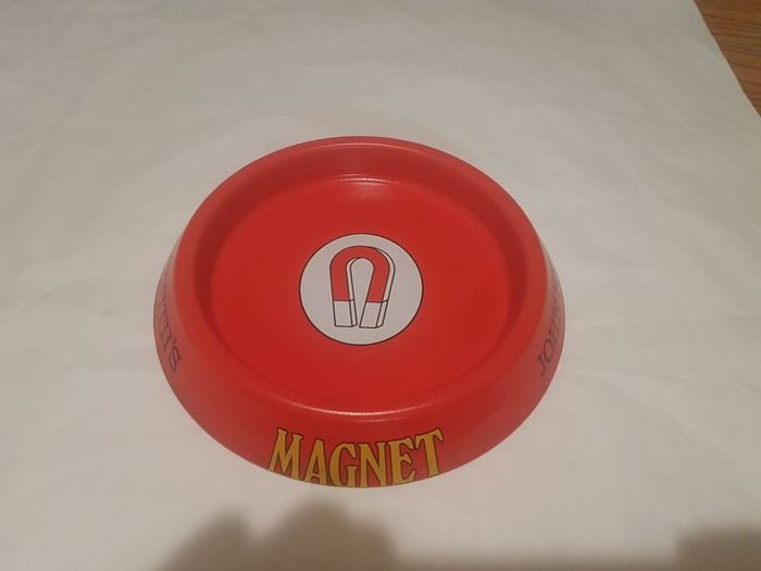 john smiths metal ashtray,great colour and advertising ,collectors item, price includes post to anywhere in ireland thank you