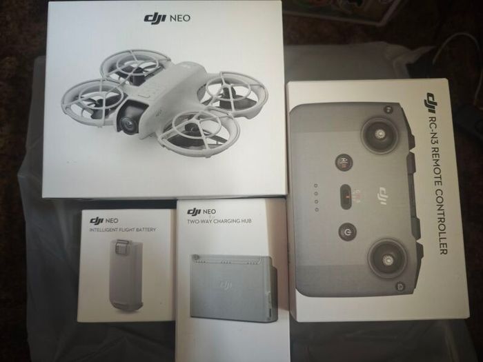 As new - DJI Neo + Remote, case, battery