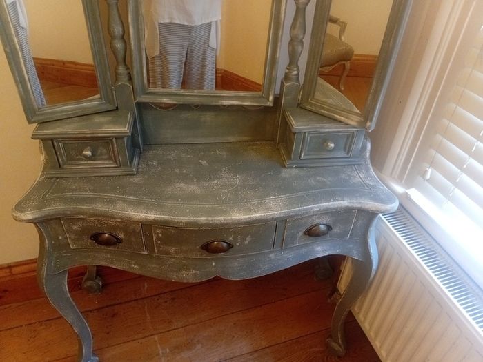 dressing table and mirror