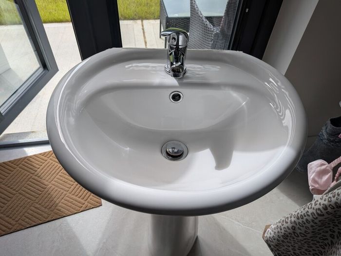 Bathroom Sink & Tap