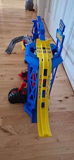 Monster Jam Garage Playset