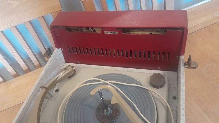 Rare 1957 Vintage Pilot Encore RC126, portable suitcase, record player. Excellent Vintage Condition. BSR 4 speed Turntable. Plays 33/3 and 45 RPM, 16's and 78's