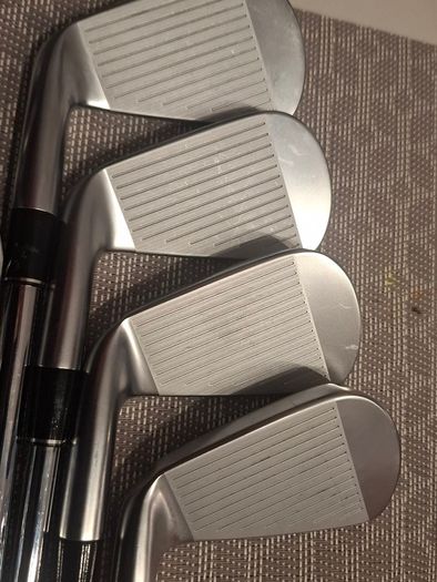 Srixon Zxi7 Irons 4-PW (RH) Mint as new