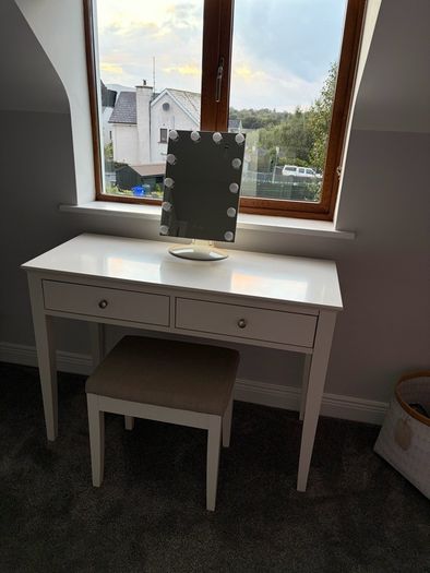 vanity table