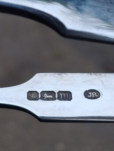 12 X John Round Fiddle Pattern Sterling Silver Teaspoons Plus Tongs (275 grams)