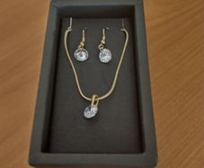 Necklace and earrings set custom.