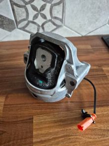 2009 Audi a4 engine mount