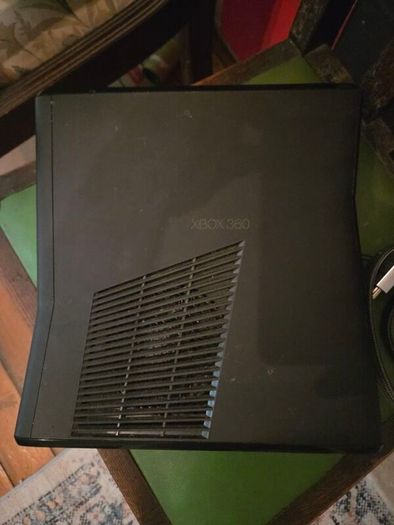 Xbox360 Slim no controllers/power cable