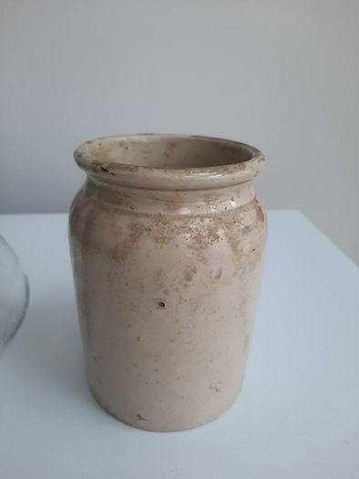 2 small vases