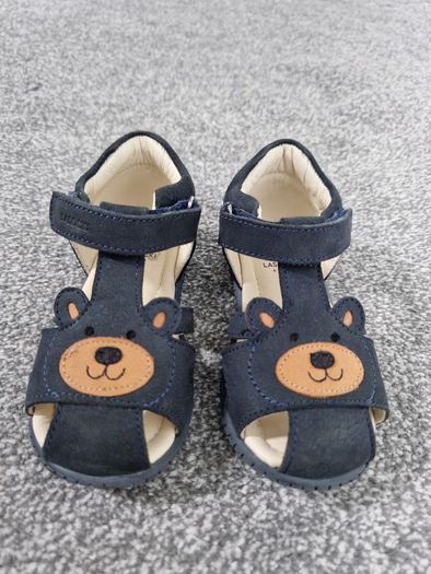Leather kids sandals size EU 22