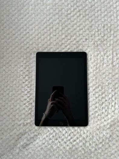 Apple iPad 6th Generation (2018)