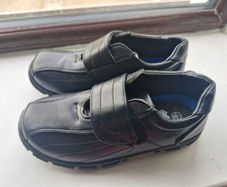 Boys black school shoes sizes 12 and 1