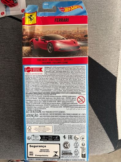 Hot Wheels 1/64 Ferrari 5 pack and basic one.