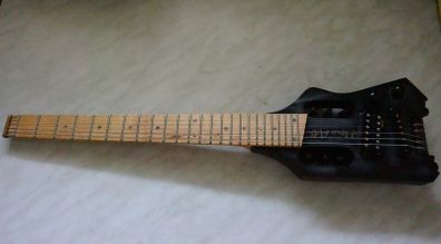 Henu Adhi Travel Guitar