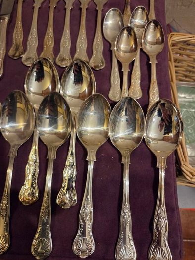 Newbridge Silverware 31 Piece Kings Pattern Set
