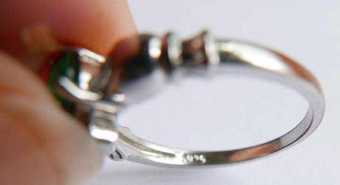 Vintage 925 Sterling Silver Claddagh Ring with Green Heart Stone size Q - 2,5g