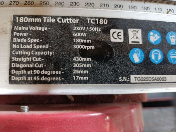 Tile cutting bench
