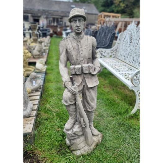 Hunter Statue GL LS064