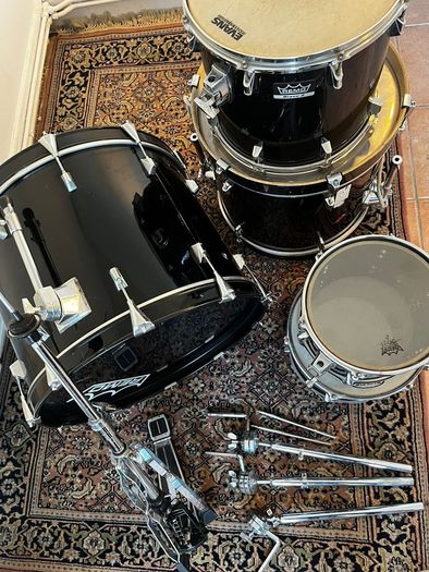 Remo drum kit - assorted shells/hardware