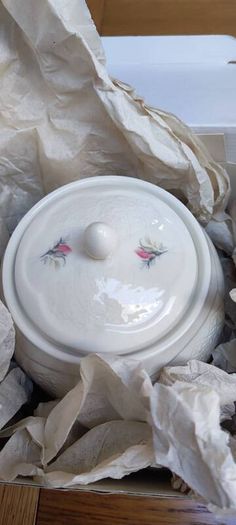 Donegal Parian Irish Rose Biscuit Barrel