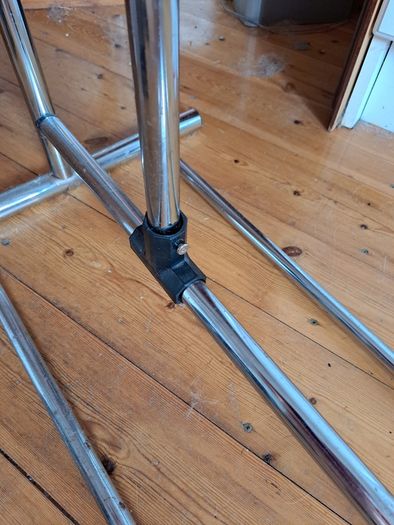 Clothes railing