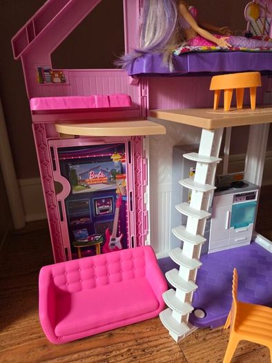 Barbie house and car