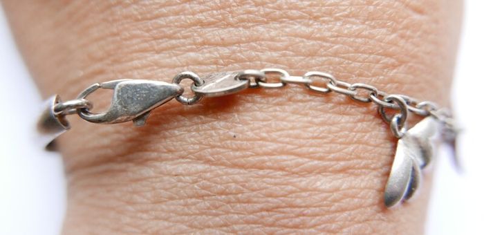 Vintage 925 Sterling Silver charm bracelet with flower charms