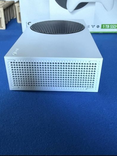 Xbox Series S Console, 1TB, Robot White,