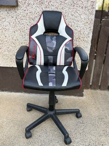 subsonic super drive steering wheel with pedals, gear stick, stand and x rocker gaming chair