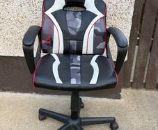 subsonic super drive steering wheel with pedals, gear stick, stand and x rocker gaming chair