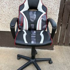 subsonic super drive steering wheel with pedals, gear stick, stand and x rocker gaming chair