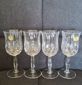 Set of 4  Royal Doulton Wine Glasses Crystal