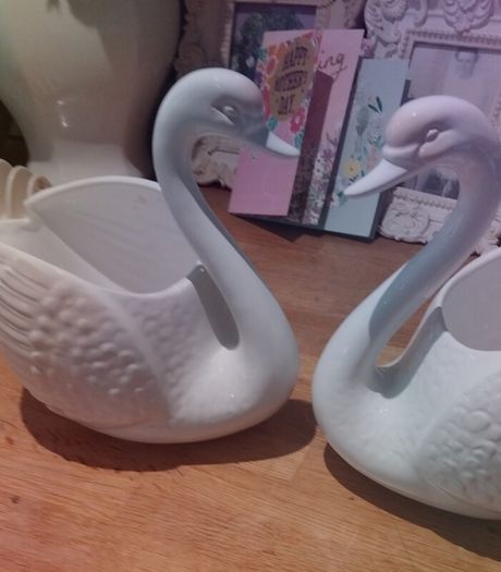A Pair Of Vintage Ceramic Swans