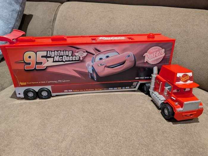 Large Mack Hauler Playset, Disney Pixar Cars 2