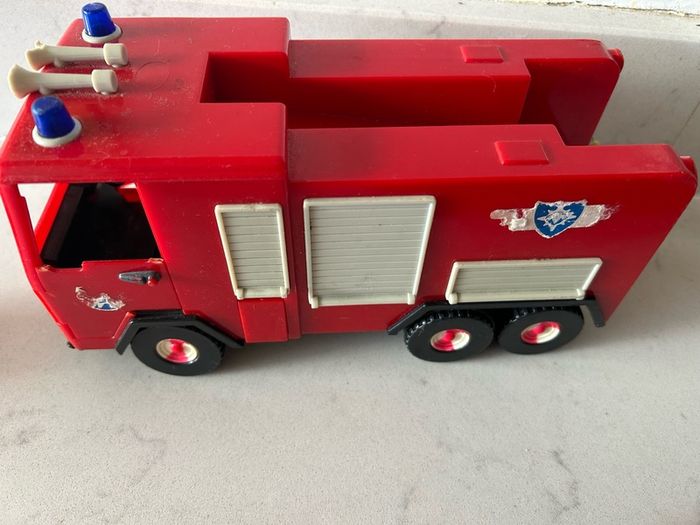 fireman sam fire engine and fire helmet bundle