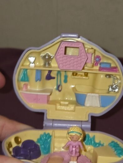 1993 Bluebird Polly Pocket Dazzling Dog Show set