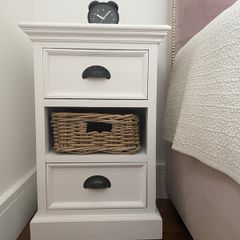 Elegant Bedside Tables in Solid Mahogany. Set of Two. Perfect conditions.