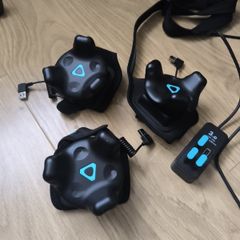 Vive 2.0 tracker with dongle and trackstrap battery bank