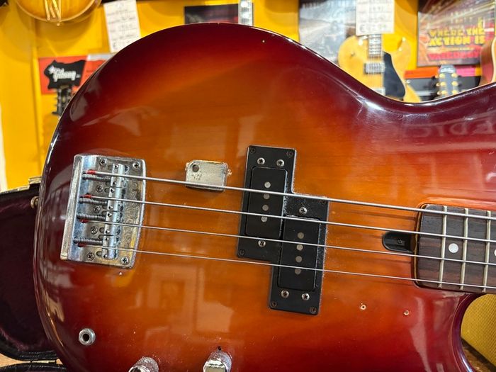 Yamaha BroadBass VI Sunburst 1981