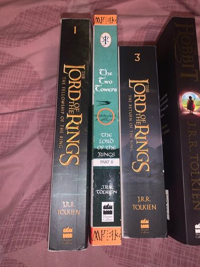 (4 Set) Lord of the rings trilogy & hobbit books