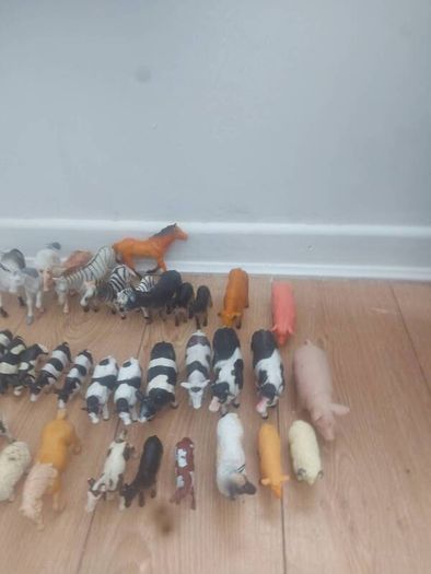 Animal figurines