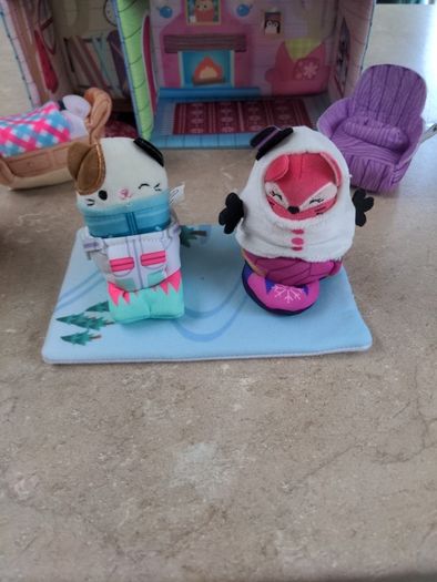 Squishmallows Ski Chalet and figures