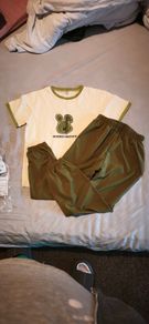 Two-piece set with graphic t-shirt and olive trousers
