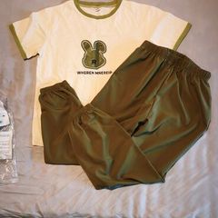 Two-piece set with graphic t-shirt and olive trousers