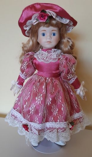 9 x  Porcelain dolls