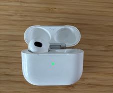 AirPod 2 Case & Left AirPod