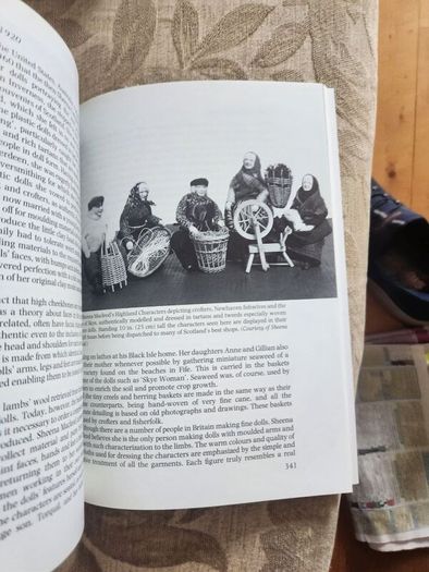 The Collectir's Guide To British Dolls Since 1920. By Collette Mansell. First Edition Large Volume Paperback In Good Condition.