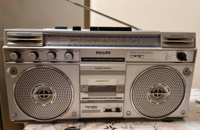 Vintage Philips Boombox D8323 Radio Cassette Recorder, working good.